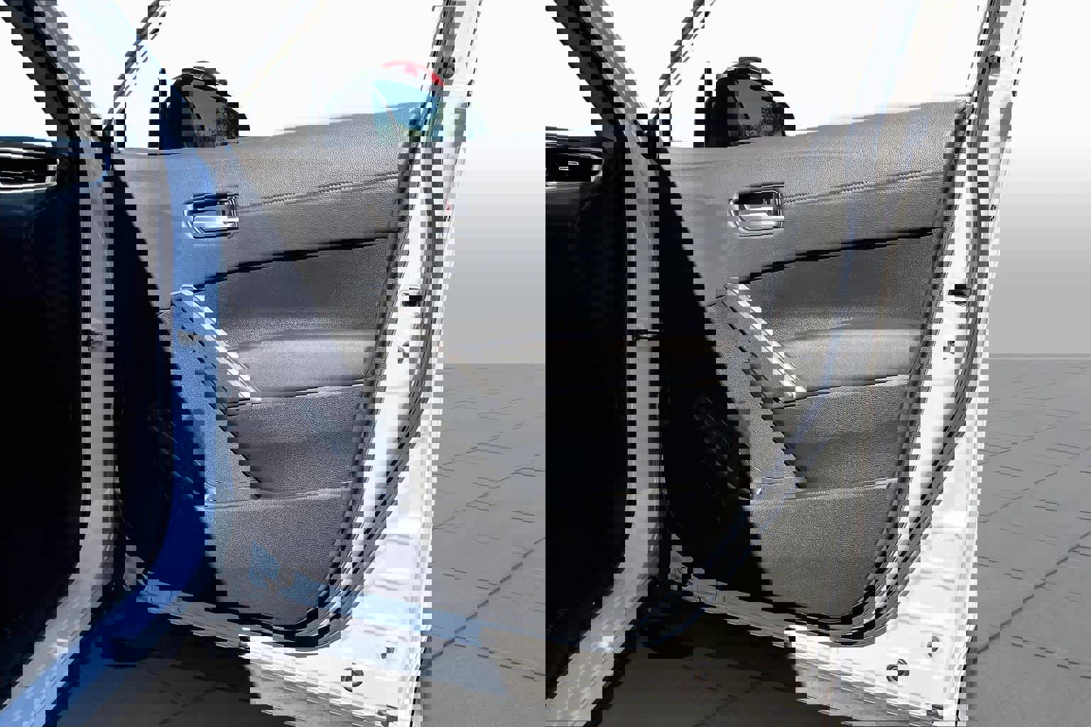 Used 2022 Toyota Corolla Cross XLE w/ Convenience Package image 22