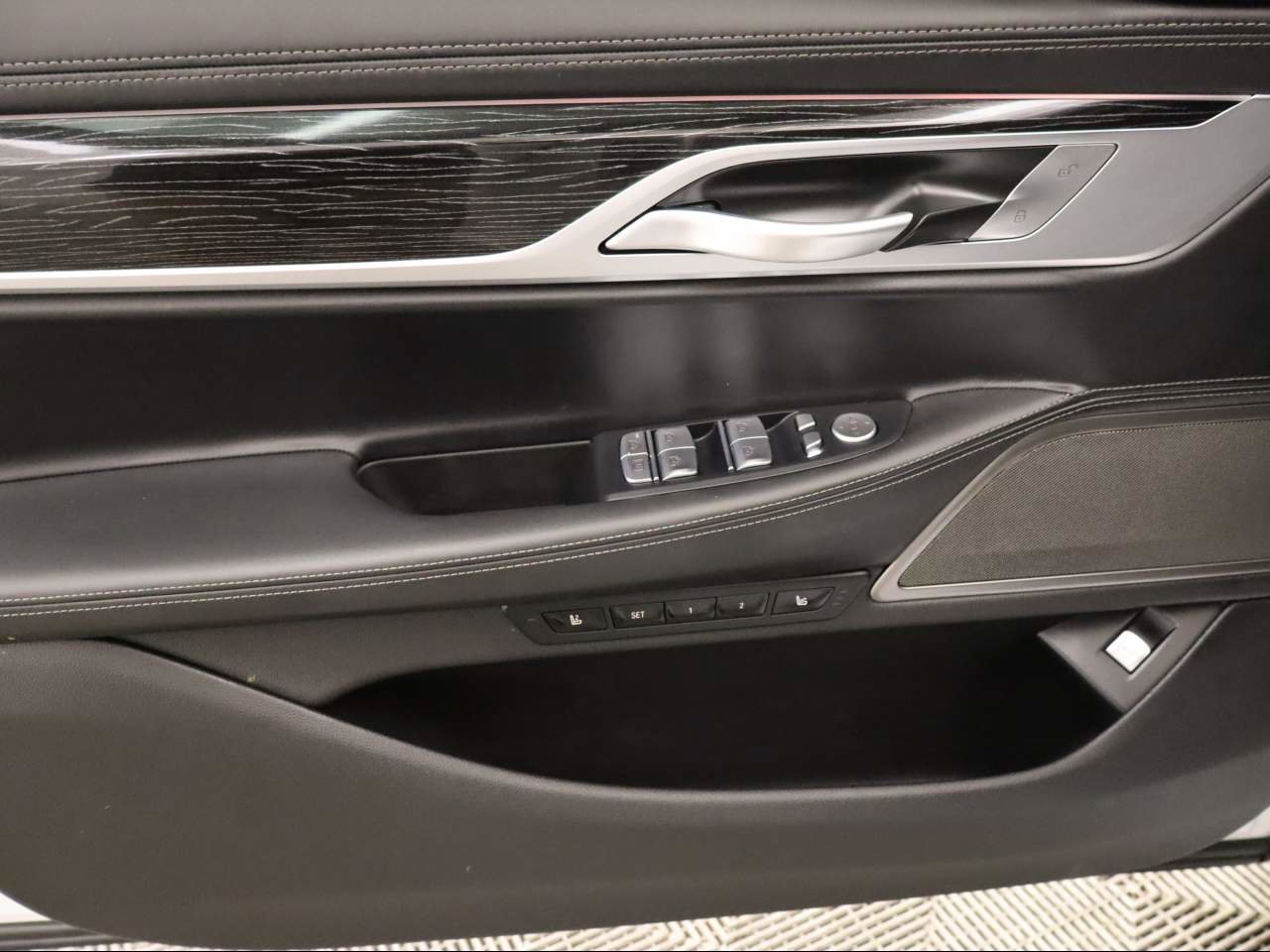 Used 2022 BMW 750i xDrive w/ Executive Package image 20