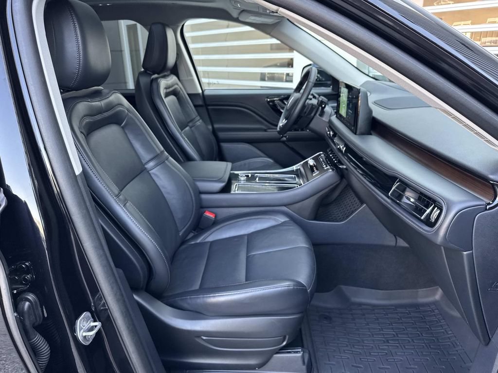 Used 2025 Lincoln Aviator Reserve w/ Illumination Package AWD/4WD image 9