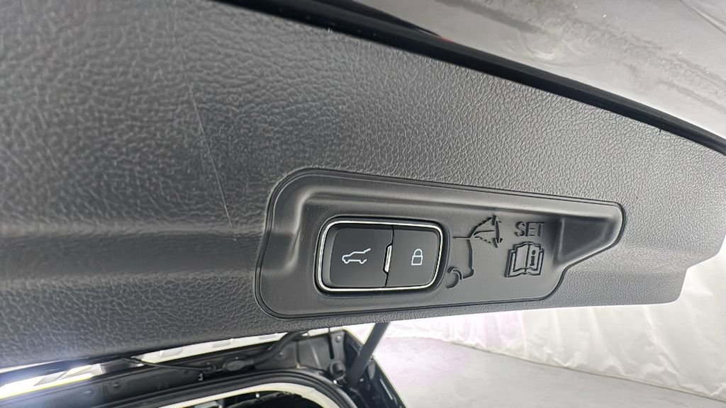 Used 2025 Ford Explorer Active image 37