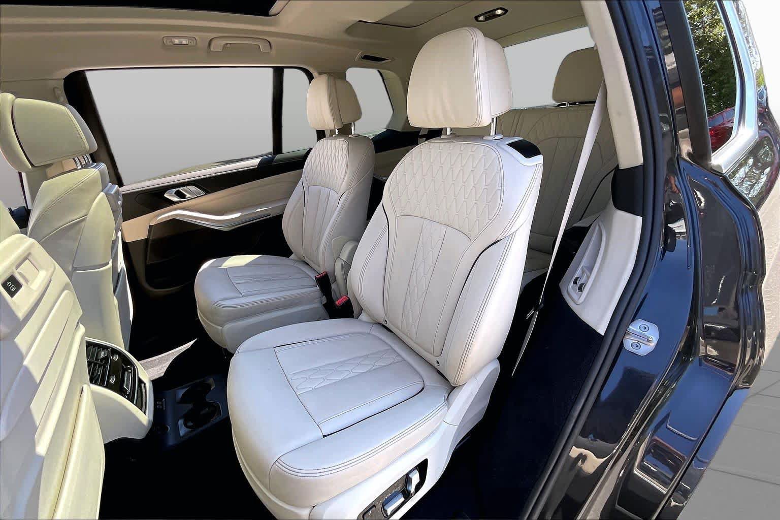 Used 2022 BMW X7 xDrive40i w/ Premium Package AWD/4WD image 21
