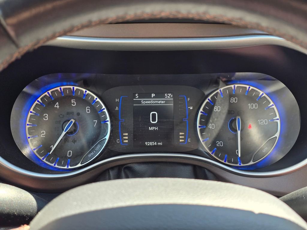 Used 2018 Chrysler Pacifica Touring-L w/ Premium Audio Group FWD image 17