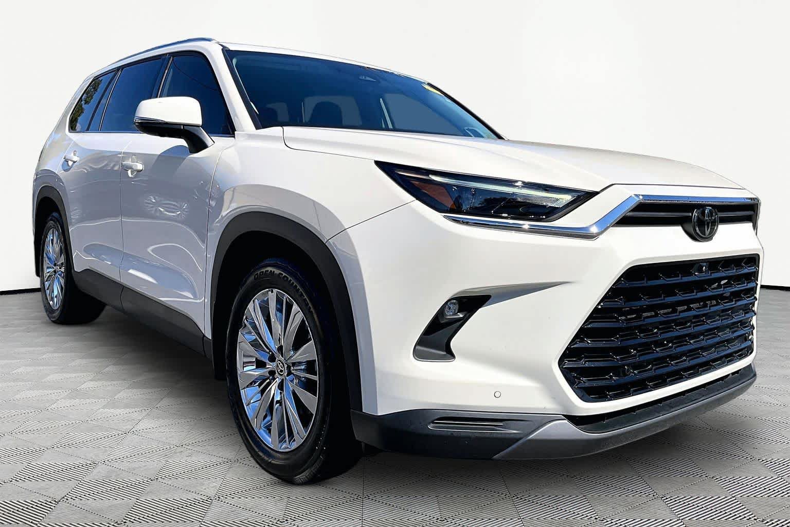 Used 2024 Toyota Grand Highlander AWD image 2