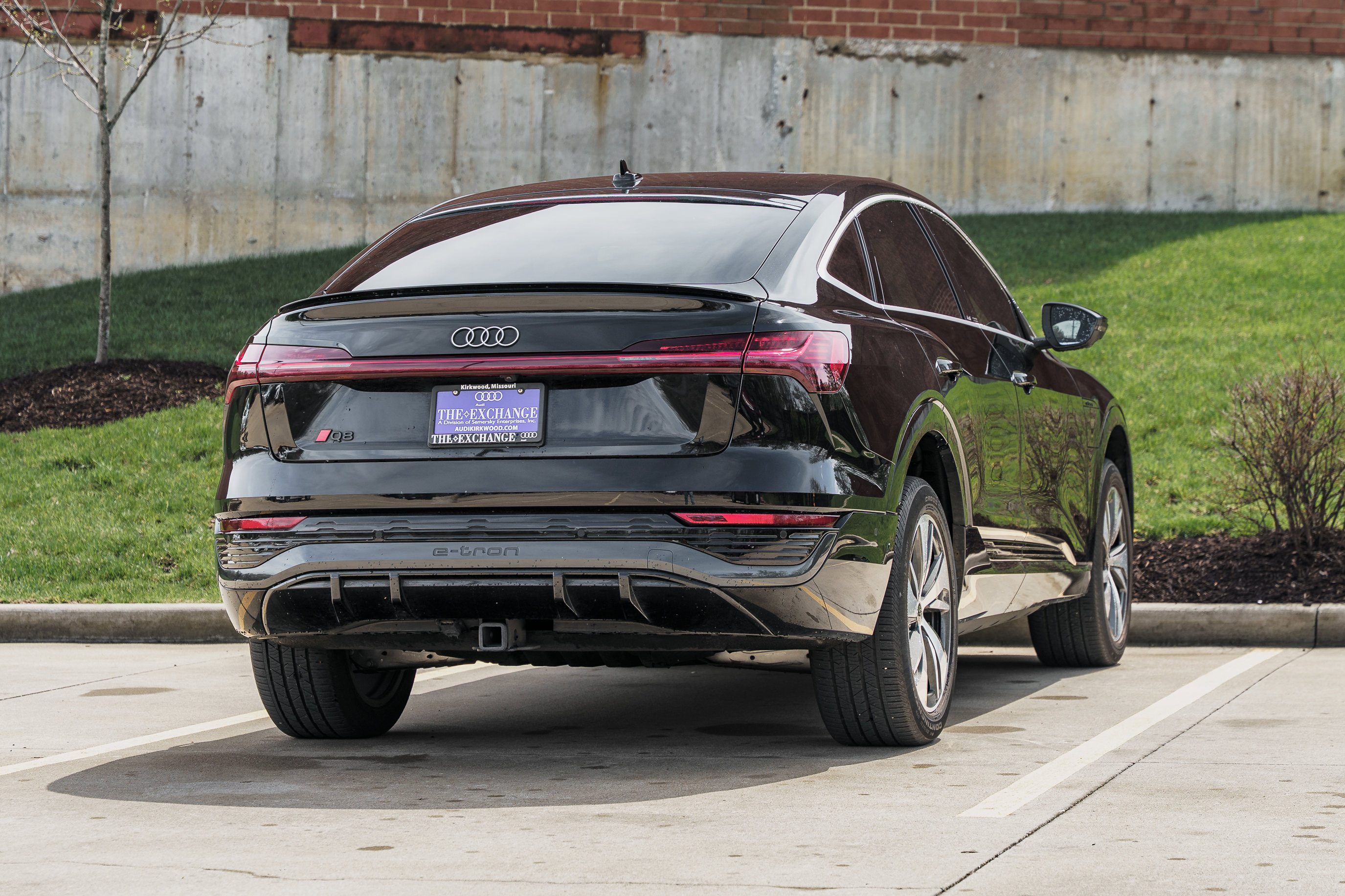 Used 2024 Audi Q8 e-tron Premium Plus w/ Premium Plus Package image 4