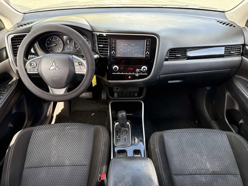 Used 2020 Mitsubishi Outlander ES image 16