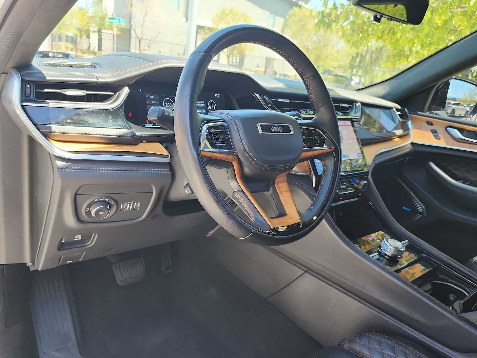 Used 2022 Jeep Grand Cherokee Summit AWD/4WD image 10