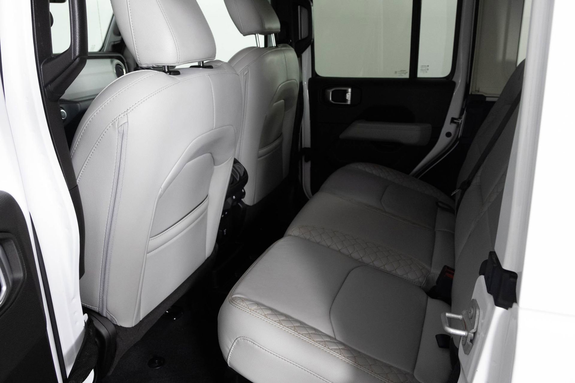 Used 2022 Jeep Wrangler Unlimited Sahara image 38