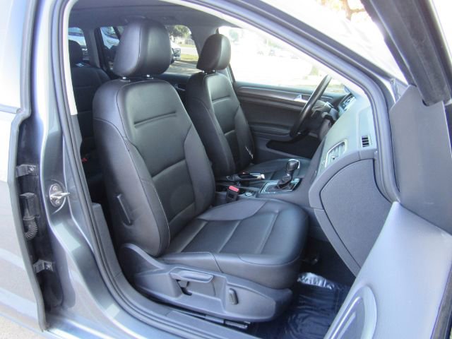 Used 2019 Volkswagen Golf SE image 20