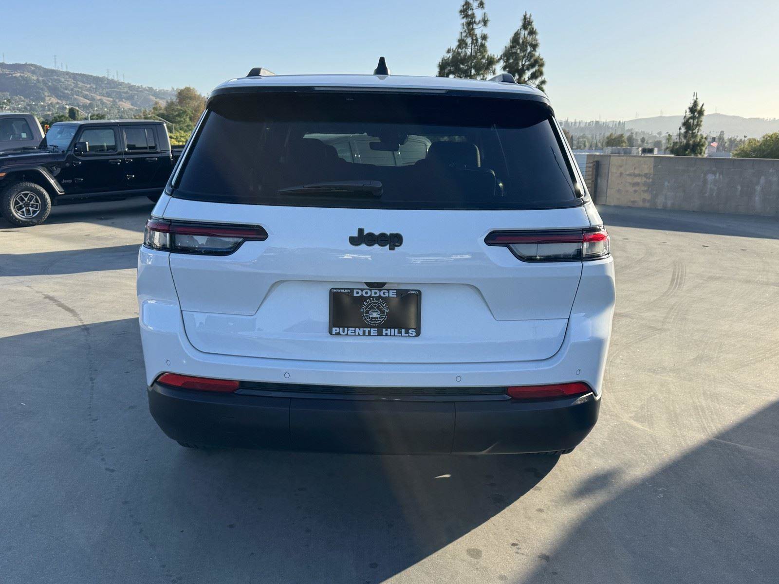 Certified 2025 Jeep Grand Cherokee L Altitude RWD image 5