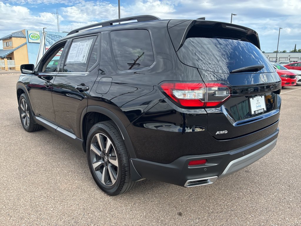 Used 2024 Honda Pilot Touring image 3