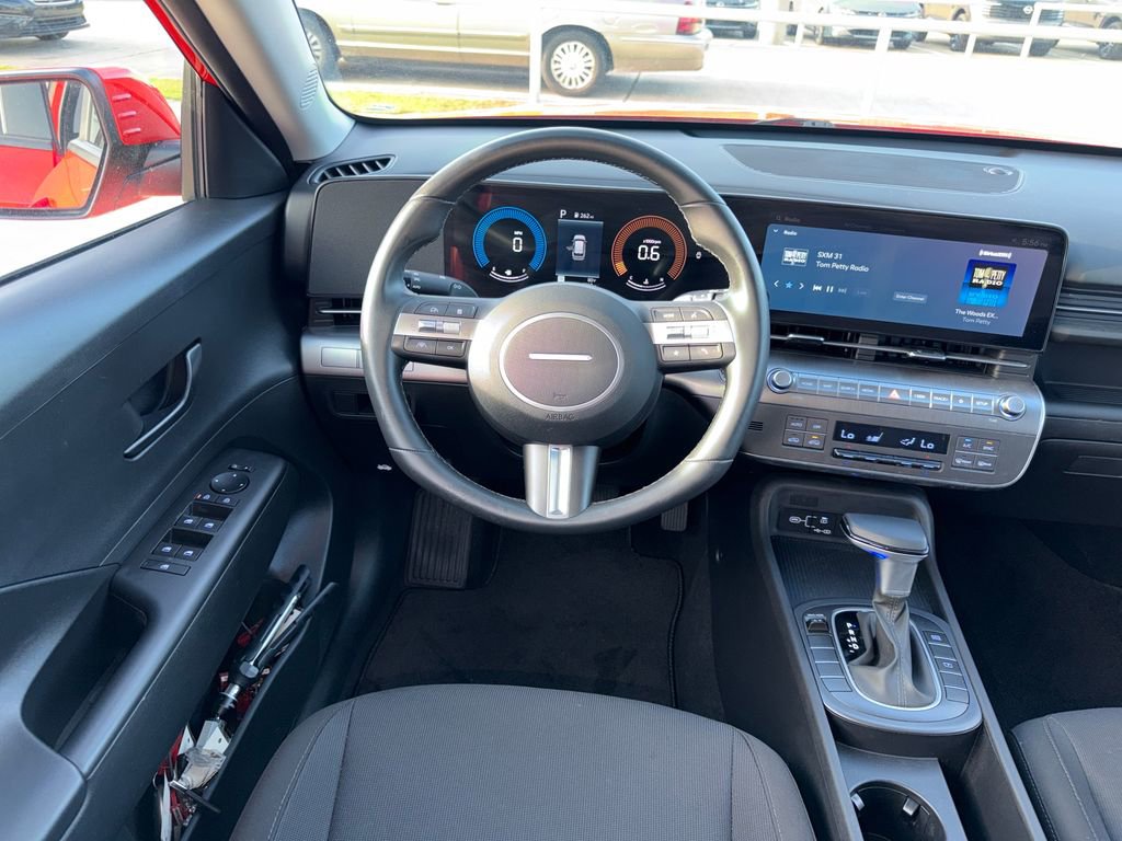 Used 2025 Hyundai Kona SEL FWD image 17