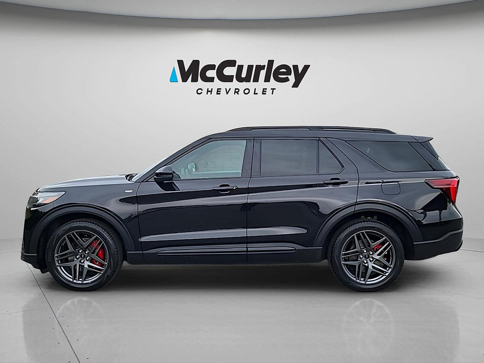 Used 2025 Ford Explorer ST-Line w/ ST-Line Street Pack AWD/4WD image 4