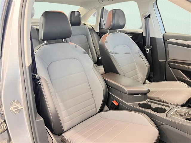 Used 2025 Volkswagen Jetta SE image 13