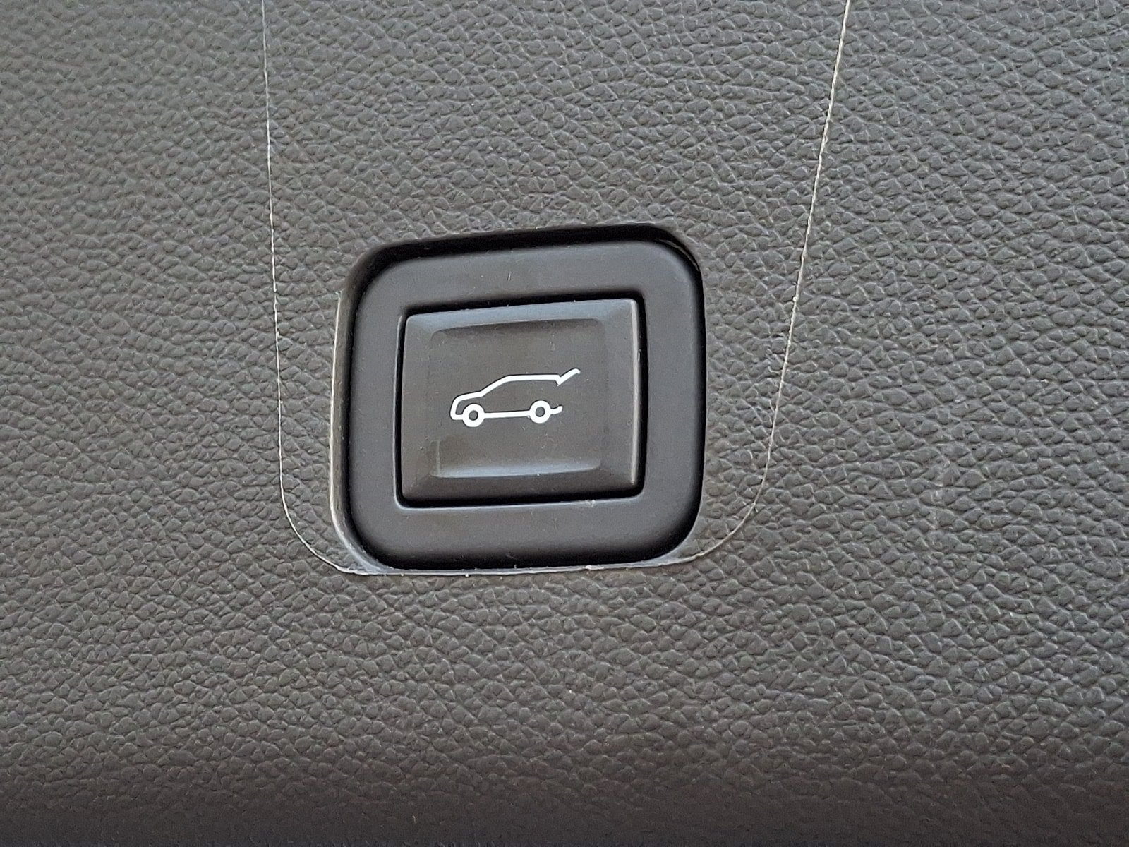 Used 2024 Chevrolet Traverse High Country FWD image 35