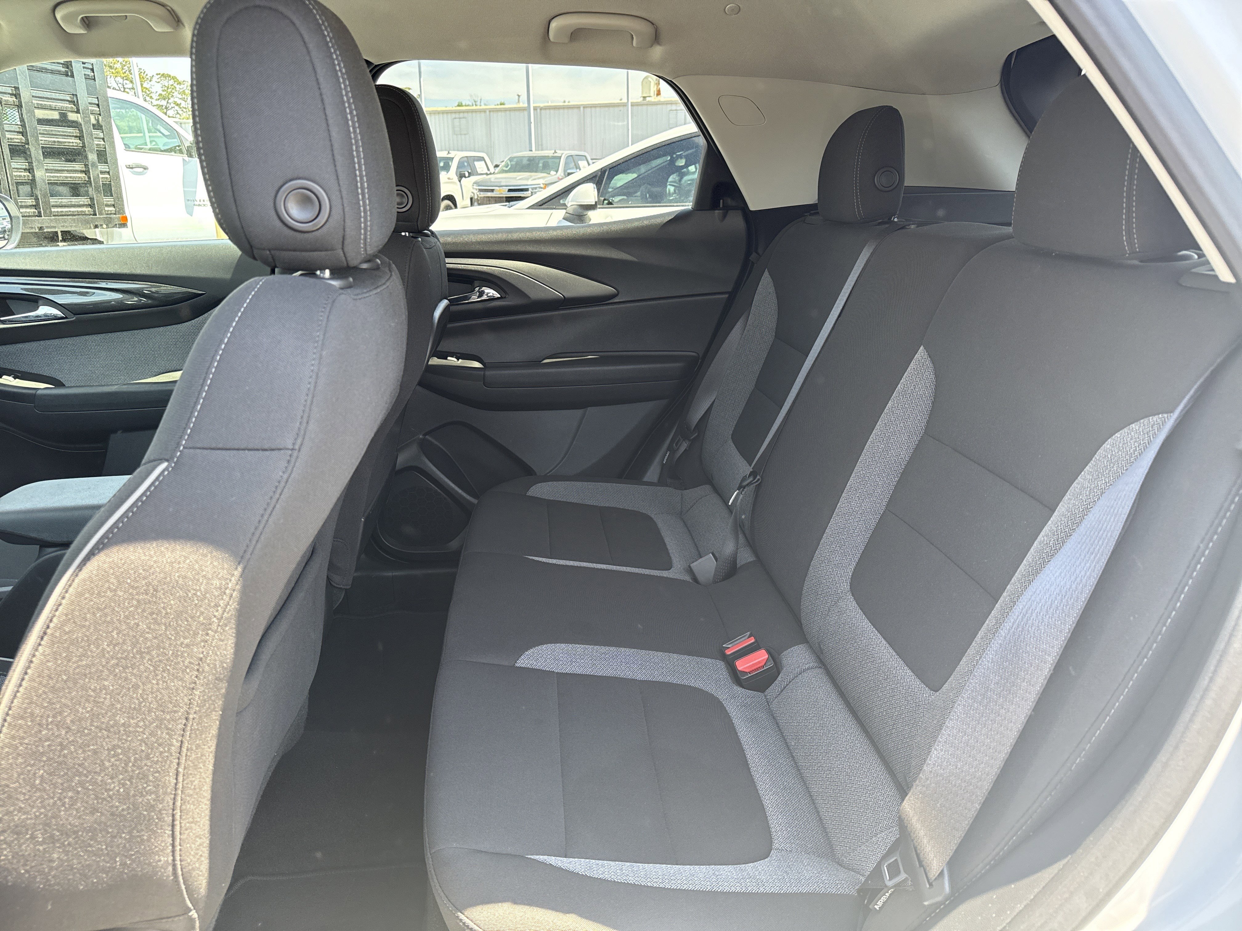 Used 2025 Chevrolet TrailBlazer LT AWD/4WD image 29