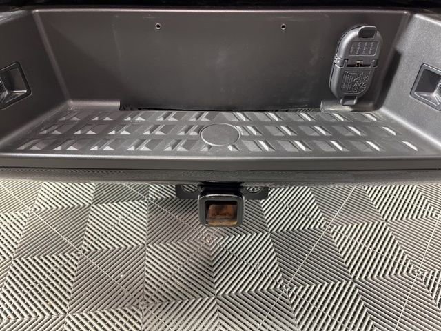 Used 2024 Nissan Titan SV w/ SV Convenience Package image 54