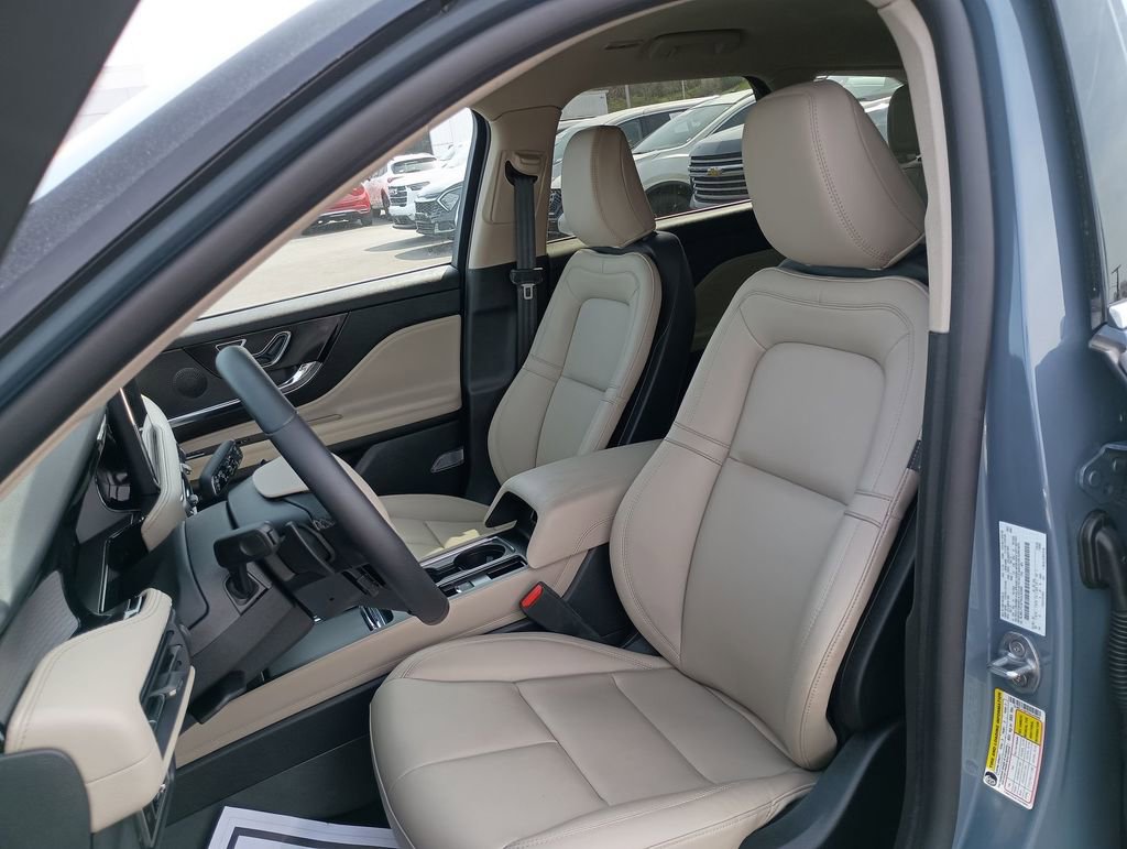 Used 2025 Lincoln Corsair FWD image 17