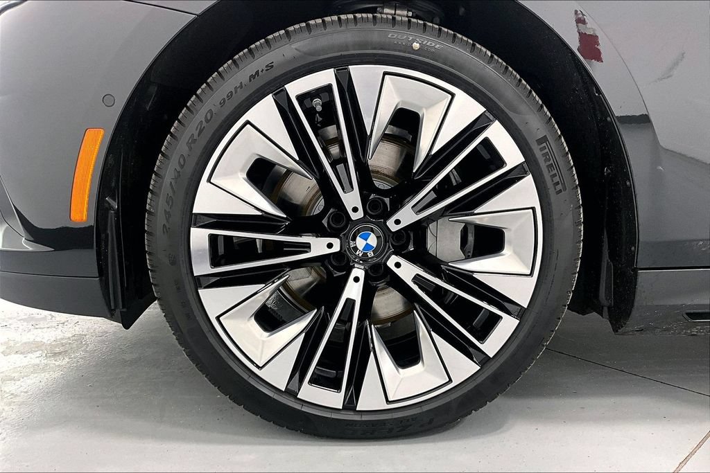 New 2026 BMW i5 eDrive40 w/ Executive Package RWD image 30