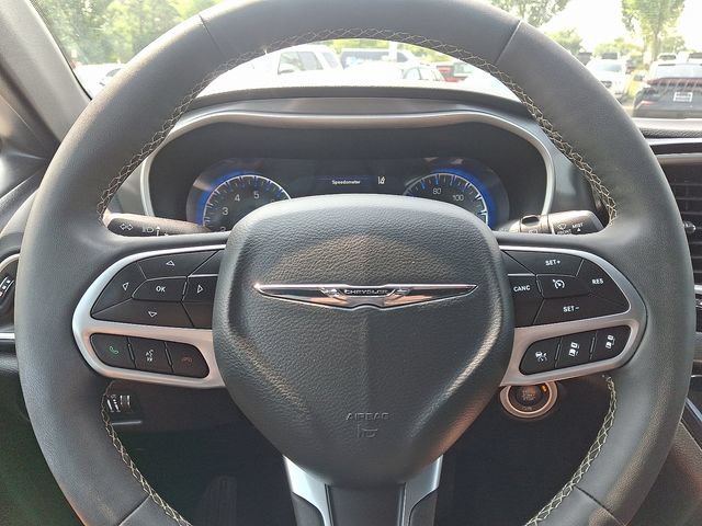 Used 2025 Chrysler Pacifica Select FWD image 19