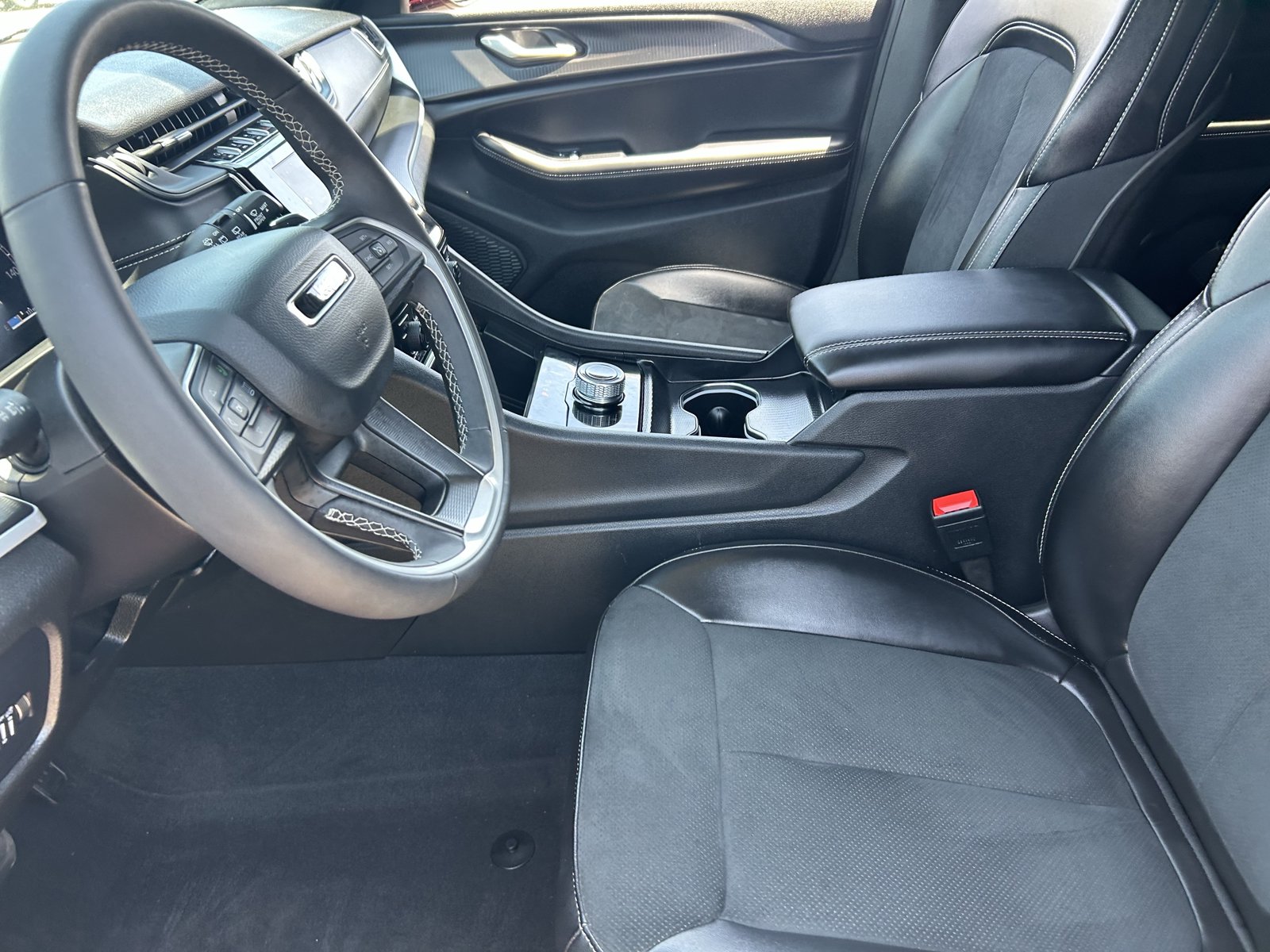 Used 2024 Jeep Grand Cherokee L Altitude AWD/4WD image 28