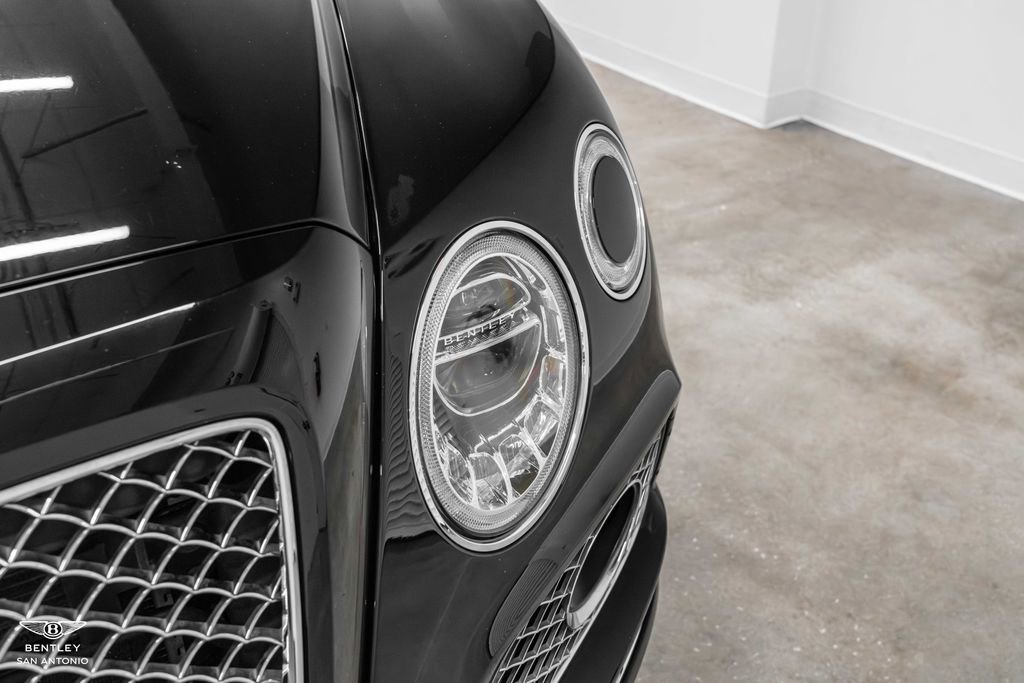 Used 2017 Bentley Bentayga AWD/4WD image 14