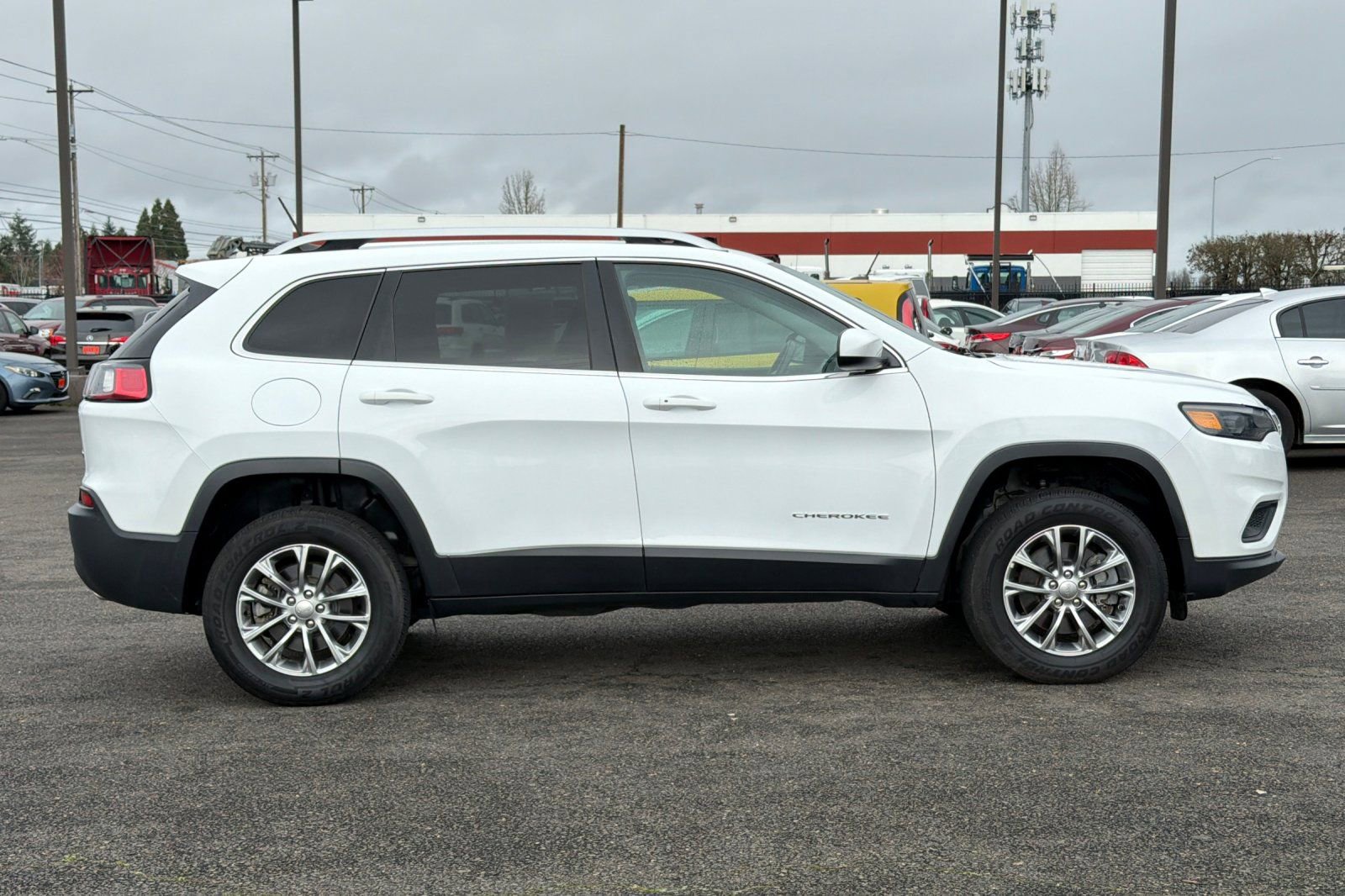 Used 2019 Jeep Cherokee Latitude Plus w/ Cold Weather Group AWD/4WD image 3