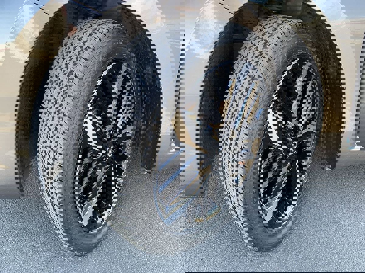 Used 2024 Nissan Versa SR image 11