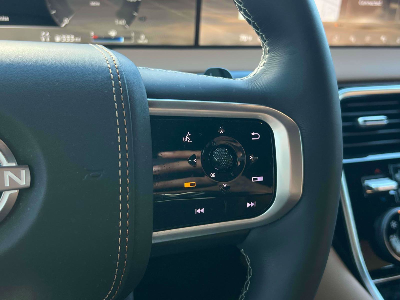 Used 2025 Nissan Armada Platinum Reserve image 19