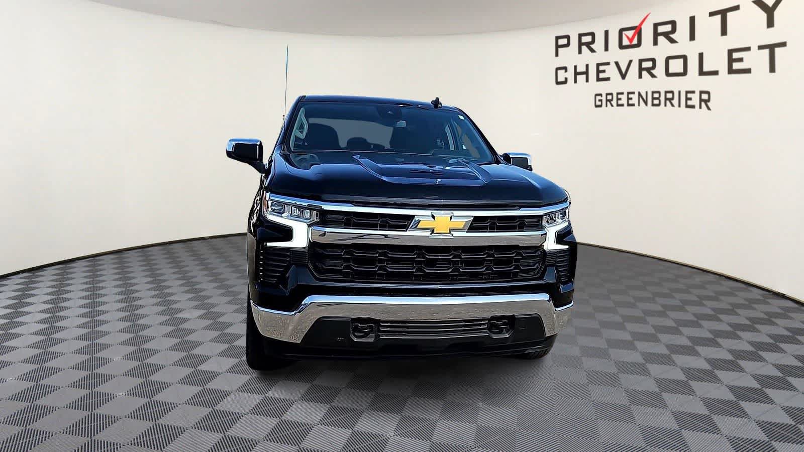 Used 2024 Chevrolet Silverado 1500 LT AWD/4WD image 3