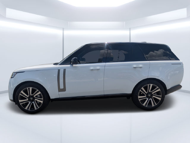 Used 2023 Land Rover Range Rover SE AWD/4WD image 2