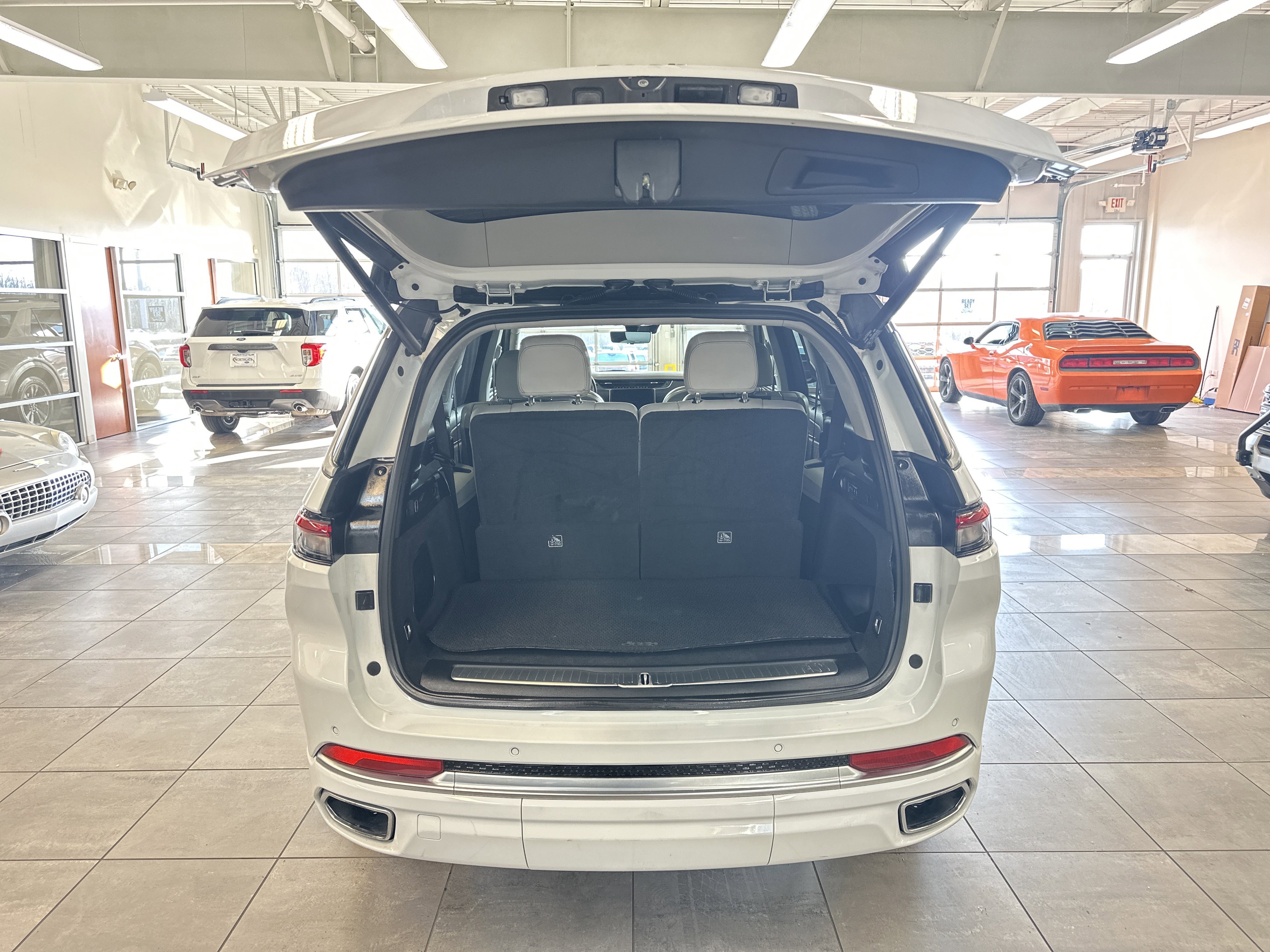 Used 2023 Jeep Grand Cherokee L Summit w/ Advanced Protech Group IV image 33