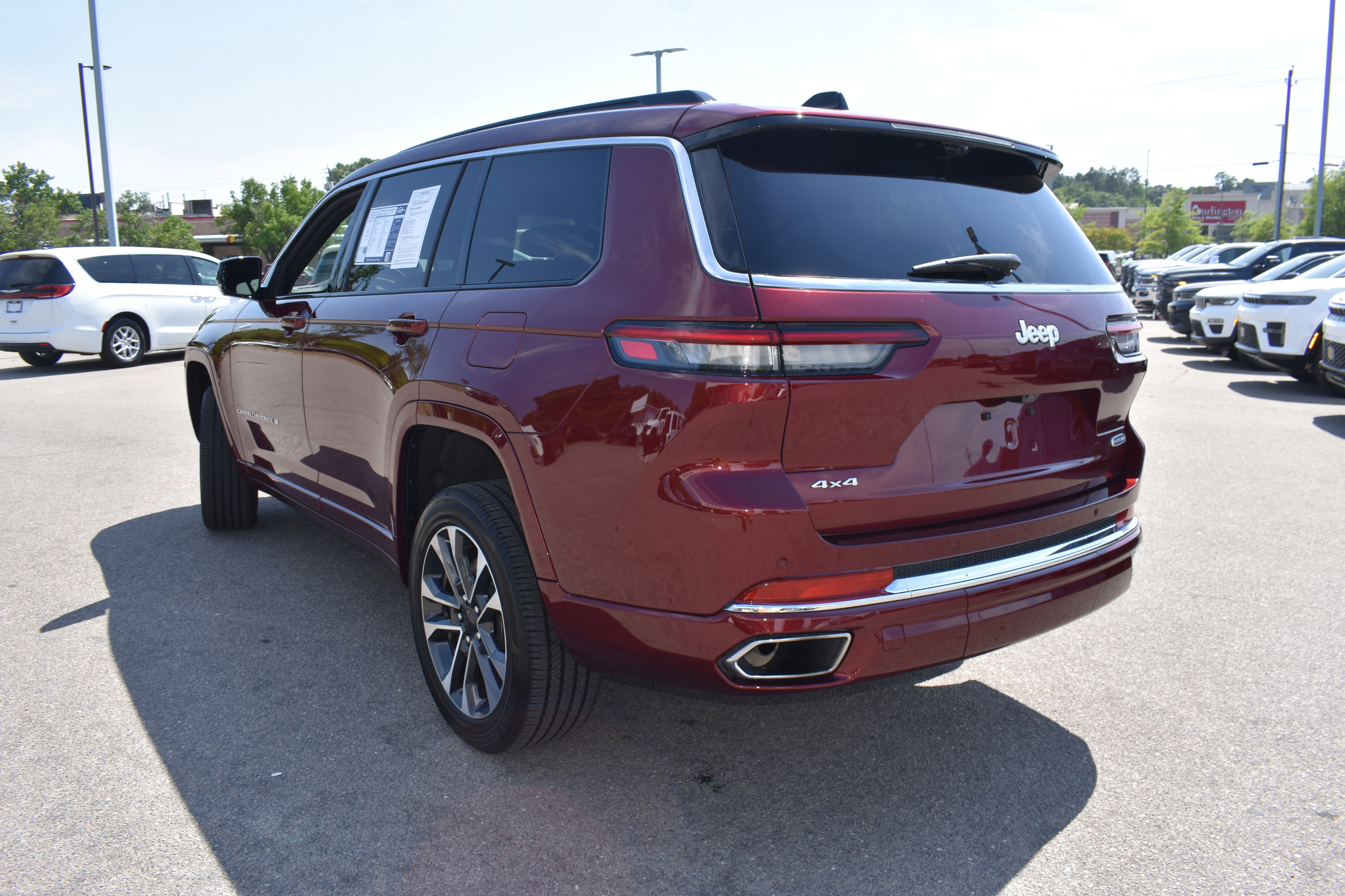 Used 2025 Jeep Grand Cherokee L Overland w/ Advanced Protech Group III AWD/4WD image 7