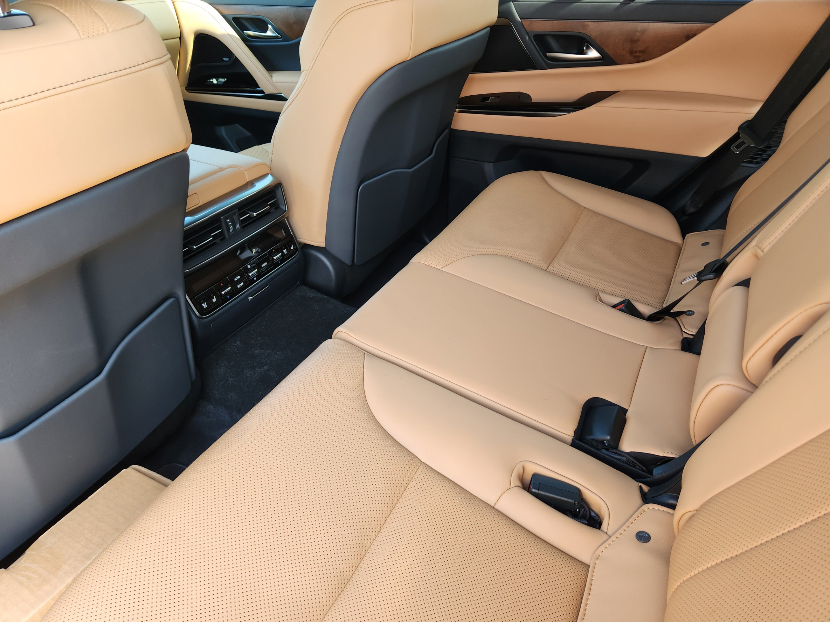 New 2026 Lexus LX 700h Luxury AWD/4WD image 17