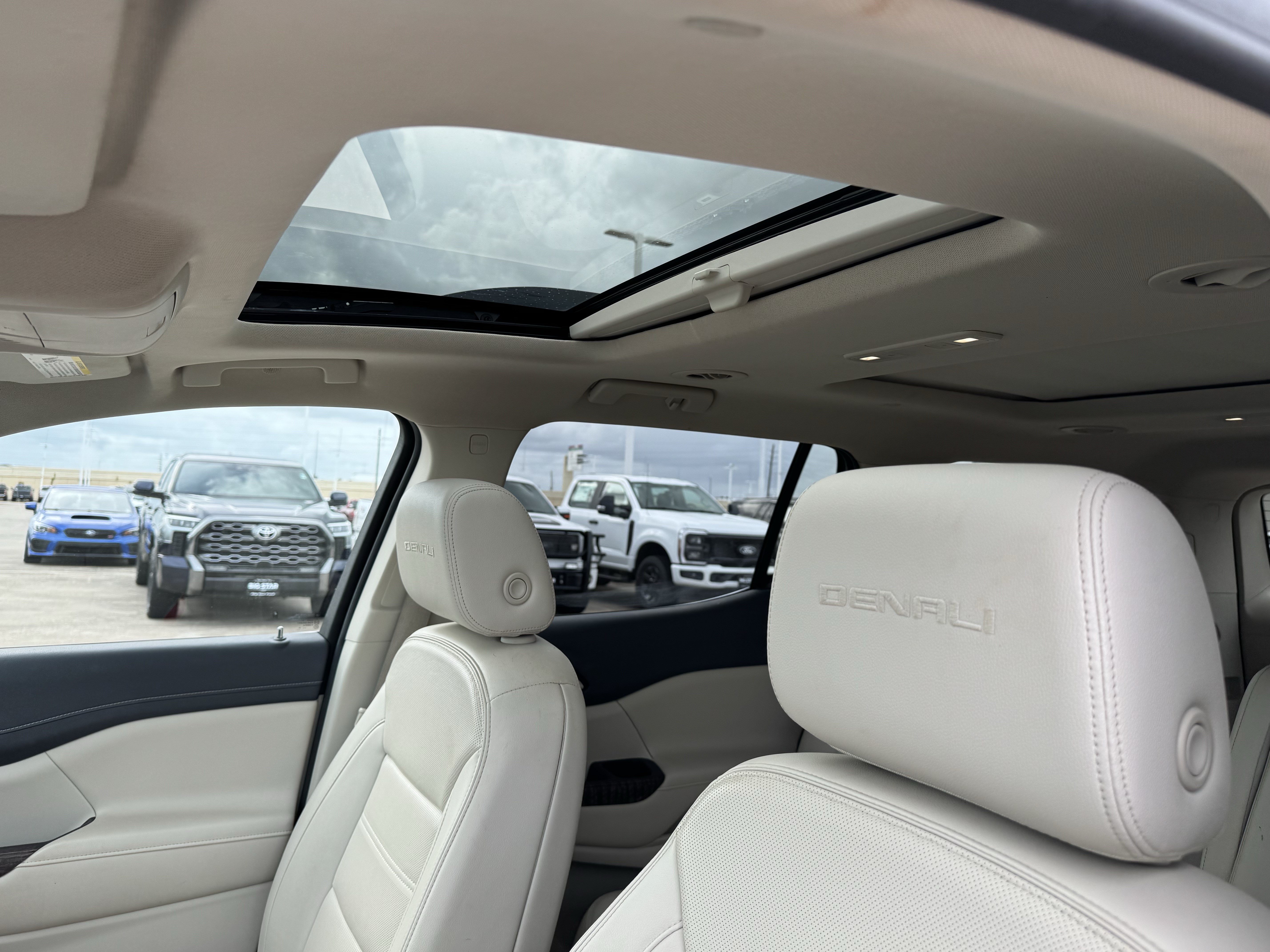 Used 2022 GMC Acadia Denali w/ Denali Ultimate Package FWD image 20