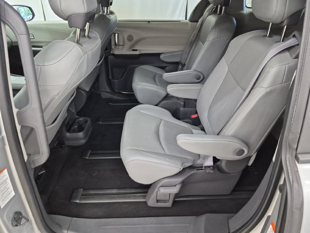 Used 2021 Toyota Sienna Limited AWD/4WD image 26