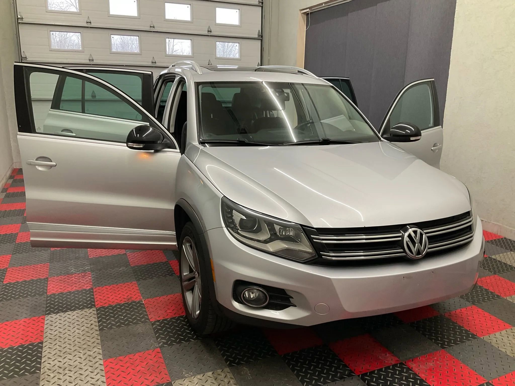 Used 2017 Volkswagen Tiguan Sport image 3