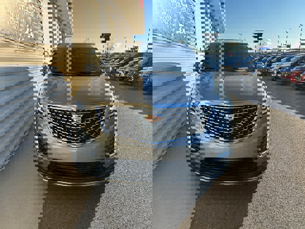 Used 2023 Cadillac XT5 Premium Luxury image 2