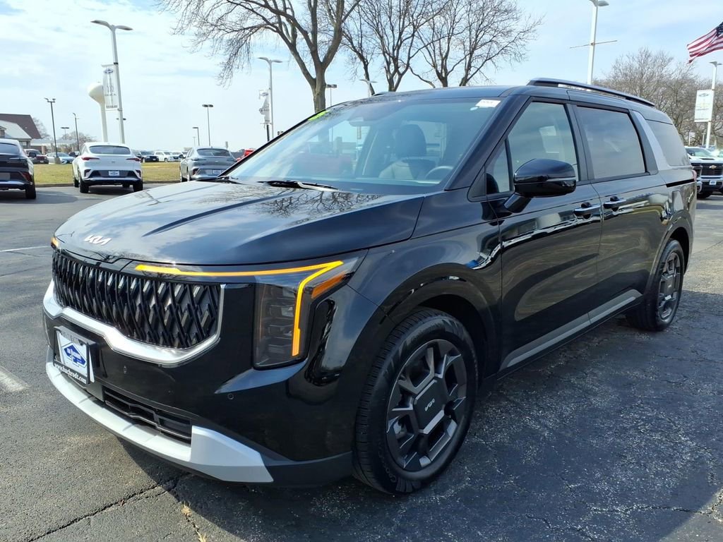 Used 2025 Kia Carnival EX image 3