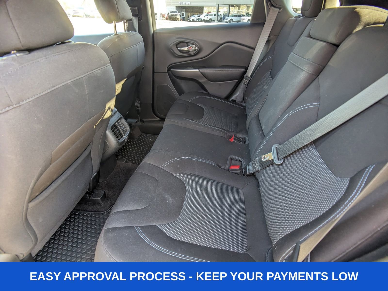 Used 2019 Jeep Cherokee Latitude w/ Cold Weather Group image 17