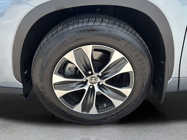 Used 2020 Toyota Highlander XLE FWD image 28
