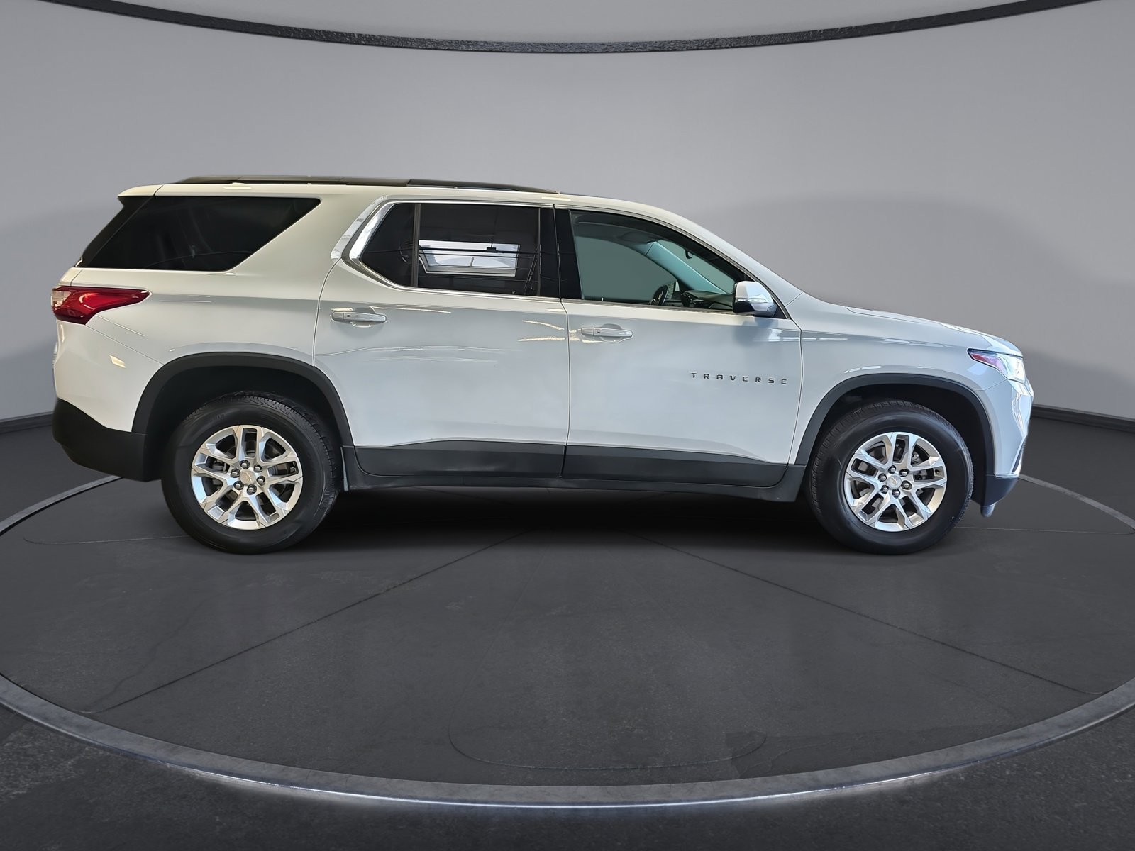 Used 2021 Chevrolet Traverse LT w/ LPO, Floor Liner Package AWD/4WD image 9