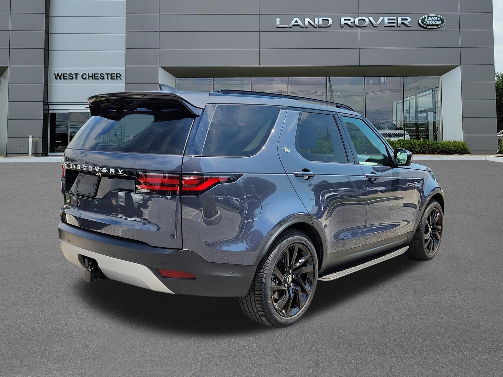 Certified 2025 Land Rover Discovery S AWD/4WD image 4