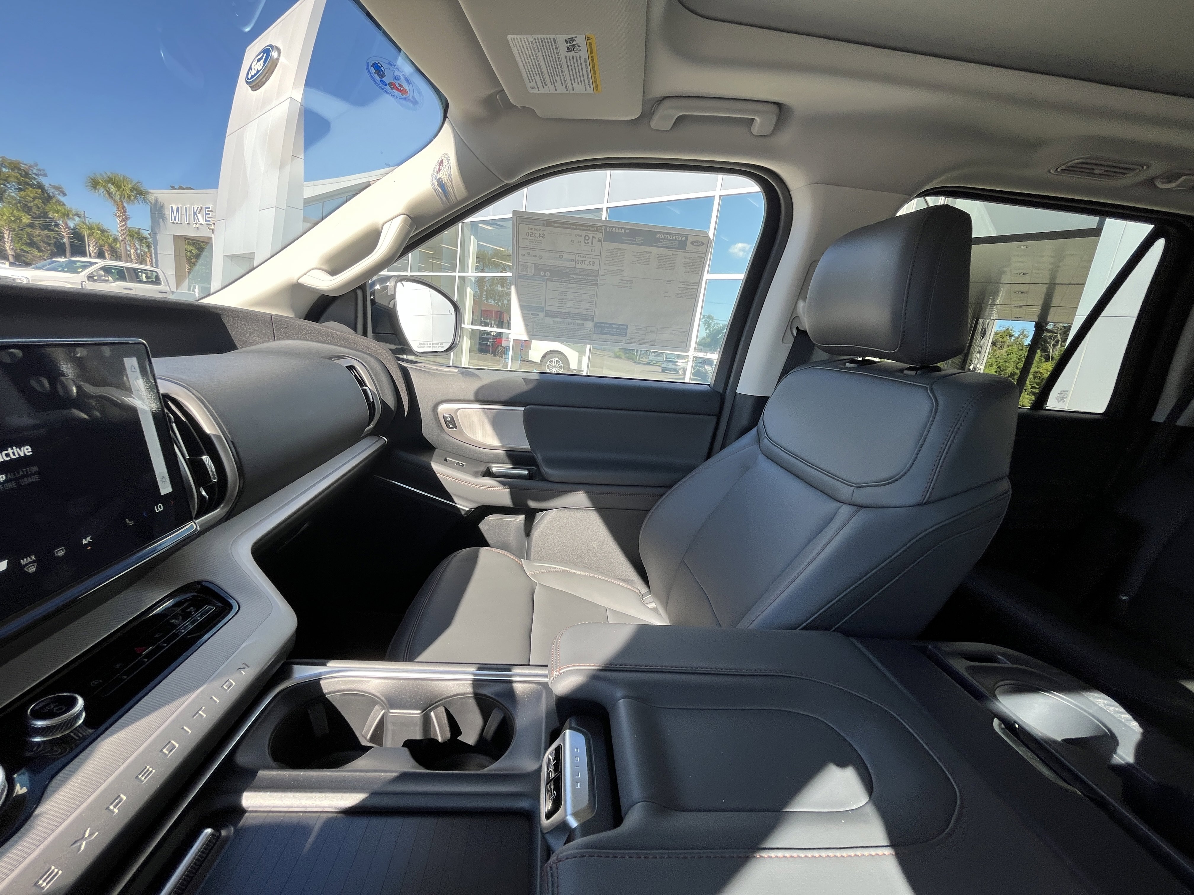 New 2025 Ford Expedition Active image 15