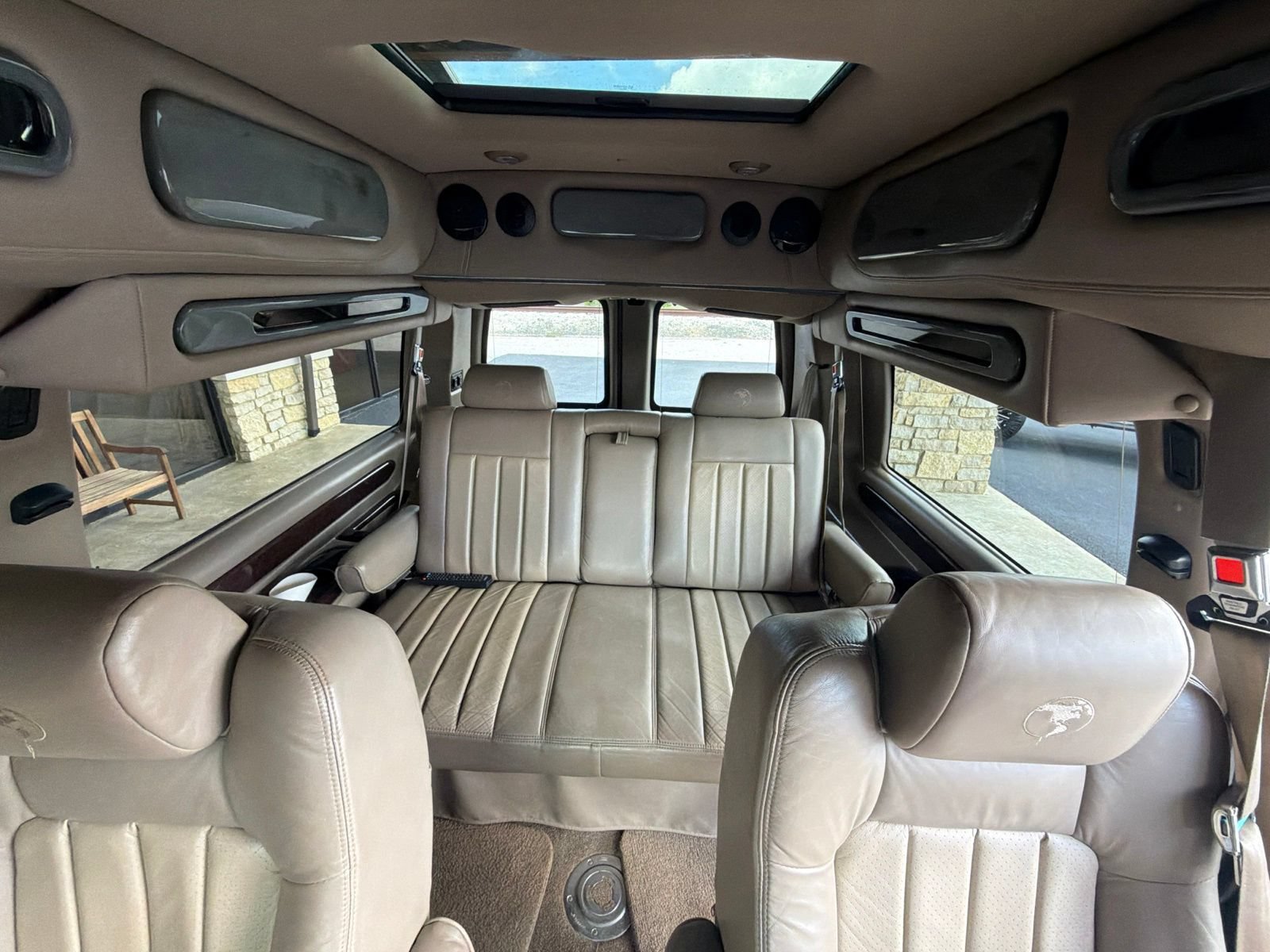 Used 2012 Chevrolet Express 1500 RWD image 3