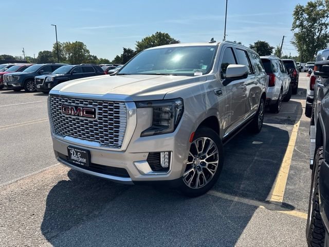 Used 2021 GMC Yukon XL Denali w/ Denali Premium Package AWD/4WD image 1