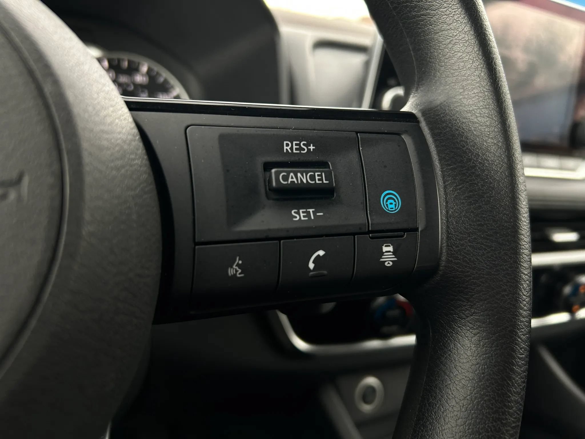 Used 2022 Nissan Rogue SV AWD/4WD image 11
