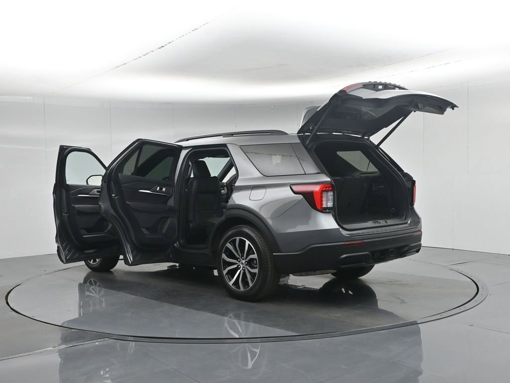 Used 2025 Ford Explorer ST-Line RWD image 40