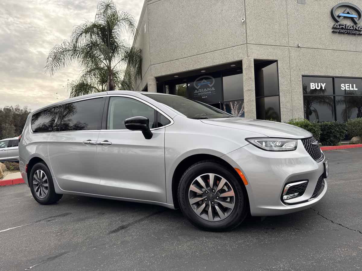 Used 2024 Chrysler Pacifica Select FWD image 15