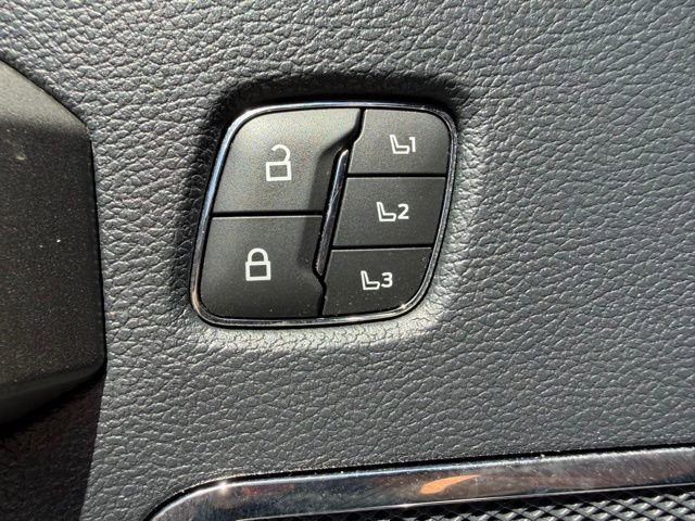 Used 2022 Ford F350 Platinum w/ Tremor Off-Road Package AWD/4WD image 16