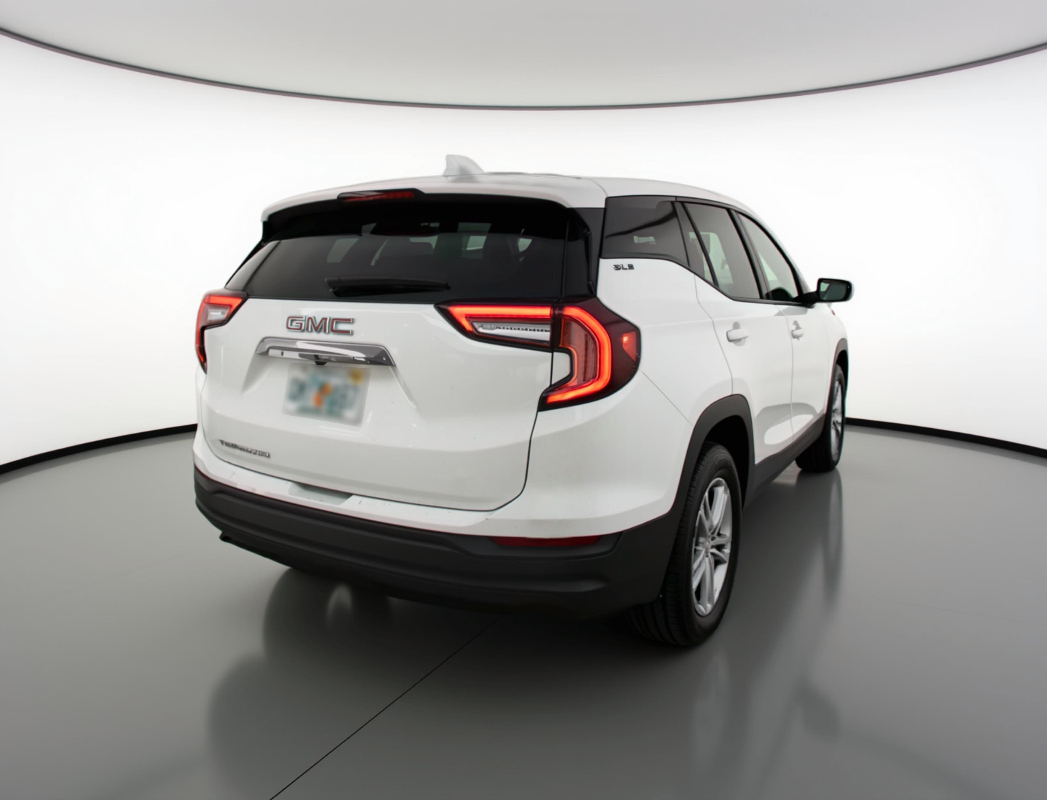 Used 2024 GMC Terrain SLE image 9